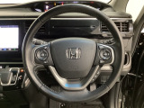 ハンドルにHondaセンシング系のクルーズコントロールやレーンキープアシストなどのスイッチと、オーディオの操作スイッチが装備されています。ハンドルから手を離さず安全に操作できます。