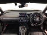 【前方視界】開放的な前方視界!運転がしやすく疲れにくいです♪窓が大きく、見通しがとっても良いおクルマですよ♪