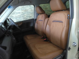 座り心地の良いシートが採用されています。シートヒーターがついているので寒い時期も快適です!