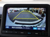 【バックモニター】駐車時に後方がリアルタイム映像で確認できます。狭いところの駐車や、夜間のバック時に大活躍!運転スキルに関わらず、必須の装備です。