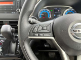 ハンドル周りには車両状態の確認やナビ操作が可能なステアリングスイッチを完備♪