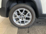 シルバーカラーになります。
