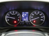各操作スイッチは使いやすい位置に配置され、とっても見やすいメーターです。夜間時はラグジュアリーな気分にさせてくれる照明が魅力ですので、夜のドライブも楽しみになりますよ♪