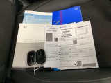 メンテナンスノート【点検整備記録簿・保証書】、取説も揃ってます。スマートキーはバッグなどにしまったままボタン操作でエンジンの始動・停止ができて大変便利です。