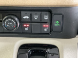 運転席/助手席シートヒーターで寒い日もすぐに温かくなり快適に過ごせます。2段階の温度調整が可能です