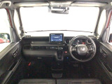 【前方視界】開放的な前方視界!運転がしやすく疲れにくいです♪窓が大きく、見通しがとっても良いおクルマですよ♪