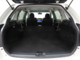 セカンドシートを倒した状態です。セカンドシートは独立可倒、荷物に合わせてラゲッジスペースをアレンジできます。