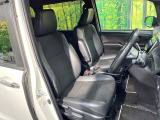 運転席シート廻りは使用感も少なく、良好な状態となっています。前オーナー様が丁寧に使っていたことがよくわかりますね。