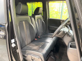 運転席シート廻りは使用感も少なく、良好な状態となっています。前オーナー様が丁寧に使っていたことがよくわかりますね。