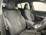長時間の運転でも疲れにくく、オーナー様の事だけを考えて作成したBMWならではのとっておきのシートです。