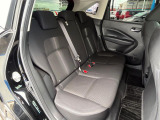 後部座席も気になるようなキズ・汚れやへたり等、大きなダメージはなく、良好な状態です。