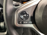 ステアリングにオーディオ操作スイッチが付いています。オーディオ画面に直接タッチしなくても操作が出来ますので、運転に集中できます。