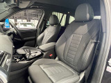 長時間の運転でも疲れにくく、オーナー様の事だけを考えて作成したBMWならではのとっておきのシートです。