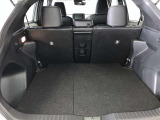 バックドアを上げた状態です。シートを倒せば荷室のスペースが広くなります!用途に合わせて快適な室内を!