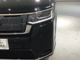 LEDヘッドライトは、点灯の瞬間から最大光量を発揮し、突然暗くなるトンネルなどでの安定感を高めます。