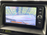 【バックカメラ】駐車時に後方がリアルタイム映像で確認できます。大型商業施設や立体駐車場での駐車時や、夜間のバック時に大活躍!運転スキルに関わらず、今や必須となった装備のひとつです!