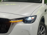 【LEDヘッドライト】悪天候や夜間走行時も良好な視界を確保し安心して運転できる高輝度LEDヘッドライトを装備!点灯速度が早く、消費電力も抑えられています。