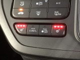フロント両席にはシートヒーターが付いています!寒い日に便利な装備ですね。