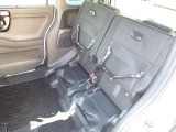 ◆チップアップ&ダイブダウン機構付【ULTR SEAT】は後席座面を左右分割で跳ね上げることができます。トランクで積載できない背の高い荷物をラクラク収納できます。ホンダ車ならではの人気装備です。