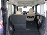 シートを倒せば荷室のスペースが広くなります!用途に合わせて快適な室内空間を!