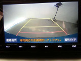 車庫入れなどでバックする際に後方確認ができて便利です。車庫入れが苦手な人もこれで安心。