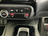運転席/助手席シートヒーターで寒い日もすぐに温かくなり快適に過ごせます。2段階の温度調整が可能です