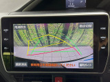 【バックカメラ】駐車時に後方がリアルタイム映像で確認できます。大型商業施設や立体駐車場での駐車時や、夜間のバック時に大活躍!運転スキルに関わらず、今や必須となった装備のひとつです!