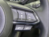 【レーダークルーズコントロール】(全車速追従機能付)付きです。車速に応じて追従支援してくれるので、ロングドライブも快適です。詳細は販売店スタッフまでおたずねください。
