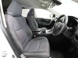 ゆったり室内で運転もしやすいです♪使い勝手の良い配置も考えられています!!