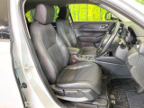 運転席シート廻りは使用感も少なく、良好な状態となっています。前オーナー様が丁寧に使っていたことがよくわかりますね。