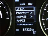 サポカーSとは、衝突被害軽減ブレーキに加えて、高齢者に多いと言われている踏み間違い事故防止をサポートする機能です。詳しくは販売店スタッフまでおたずねください。