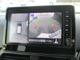周囲の状況が分かるアラウンドビューモニター搭載。苦手な縦列駐車もこれがあれば安心ですね。