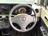 インテリアに合わせたデザインのステアリングは、運転される方のことも考え、運転しやすい形状、大きさです。是非一度、実際に触ってお確かめください。