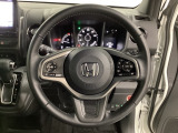 ハンドルにHondaセンシング系のクルーズコントロールやレーンキープアシストなどのスイッチと、オーディオの操作スイッチが装備されています。ハンドルから手を離さず安全に操作できます。