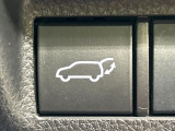 【パワーバックドア】スマートキーや運転席のボタンを押すだけでリアゲートが自動で開閉します!荷物を持っている時や、高い位置にあるバックドアを閉める際に便利な機能です♪