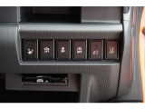 機能性溢れる運転席まわり。使いやすいスイッチ類の配置で運転中のストレスを軽減し楽しくドライブできますよ。