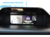 リバースギアに入れるとサイドカメラ映像とリア障害物センサー付き後退時ブレーキアシストが作動!ナビのバックカメラ映像と併せて車庫入れの大きなサポートとなります!