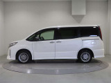 広々とした車内空間に優れた燃費性能。更にデザインも上質で人気のお車です!