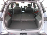 荷室広々。後席を倒して大きい荷物や長い荷物の積み込み可能に。