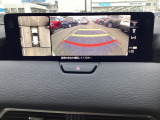 360&deg;ビュー装備です。狭い場所での車庫入れや切り替えしの時など目で見て確認できるので便利ですね。