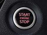 【プッシュスタート】キーが車内にあれば、エンジンの始動・停止はブレーキを踏んでスイッチを押すだけ!キーを取り出す手間を省き、ワンプッシュで操作するので簡単でスムーズ!