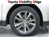デザイン性に優れたトヨタ純正のアルミホイールを装着しております。