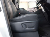 パワーシート搭載。微妙な調整が手軽にでき、ピッタリなポジションで運転することが可能です。