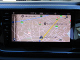 純正ナビゲーションは大画面で、様々なオーディオソースに対応いたします!