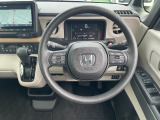 ハンドルの左にはオーディオコントロールボタンと右側にはホンダセンシング機能の設定ボタンがありハンドルを握ったまま操作が出来てラクラク♪