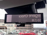 インテリジェントルームミラーは車両後方の状況を映像で映し出してくれます!後席に人が乗っていて見づらい時や荷物で後ろが見えない時も安心です!