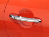 MINIはドアが分厚いです。衝突によりドアがつぶれてしまった場合にも外からいち早くドアを開けれるよう考えられています。数十秒の救出の遅れが命につながりかねない場合、こういった配慮が重要なポイントです。
