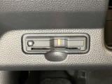 ハンドルの左下にETCがついています。高速道路の料金所の通過も楽々です。 カードの取り出しもしやすい場所についています。