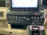 運転席にはシートヒーターが付いています!寒い日に便利な装備ですね。