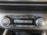 オートエアコンです。車内を設定温度に保ち、快適空間をキープします。